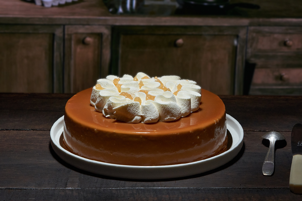 Mousse caramel et coeur de pomme sur sablé breton