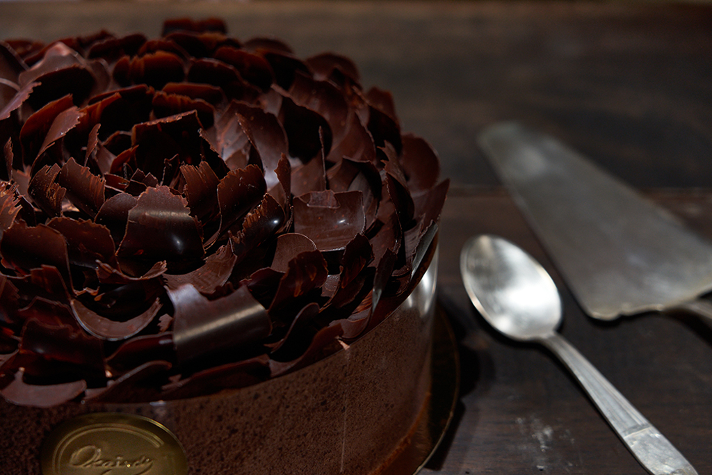 Pivoine noire à la mousse au chocolat et poires prête à déguster