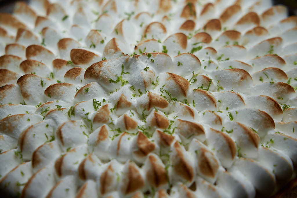 Vue du dessus de la meringue de la tarte au citron