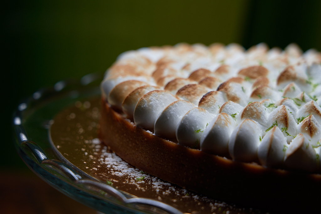 Tarte au crémeux citrron sur la meringue italienne