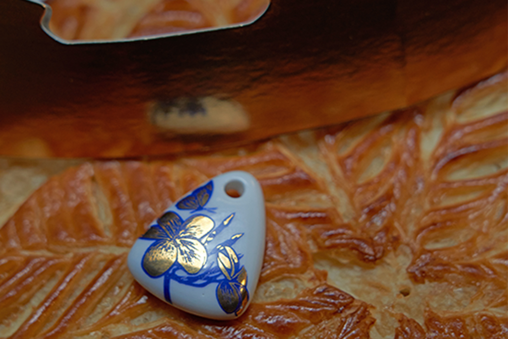 Fève décorée à la main en porcelaine française de la galette des rois